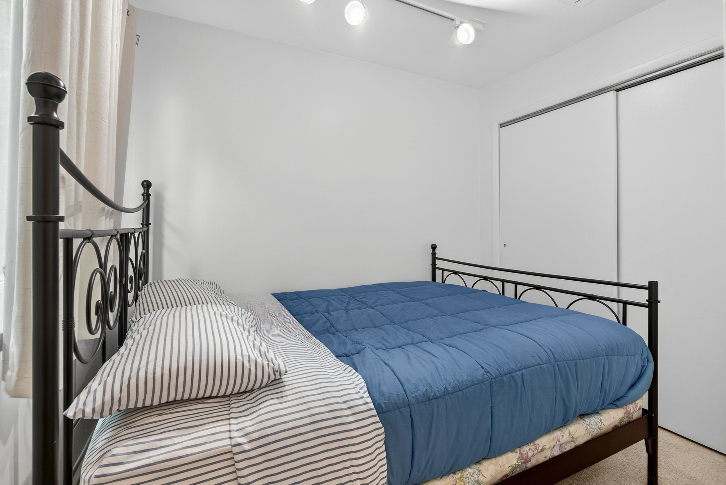 guest bedroom queen